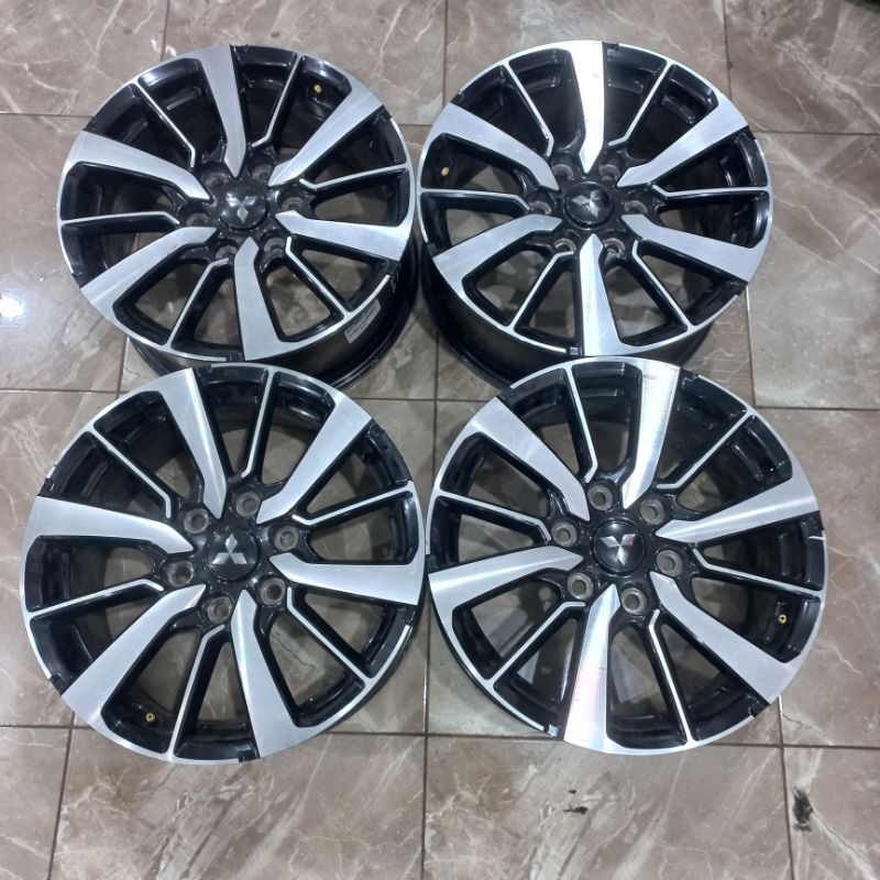 VELG OEM PAJERO SPORT R18X7.5 H6X139.7 ET 38 BLACK POLISH