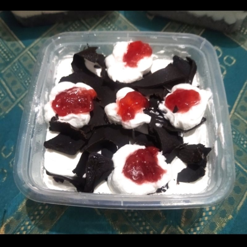 

Desserbox brownis black forest ,250ml