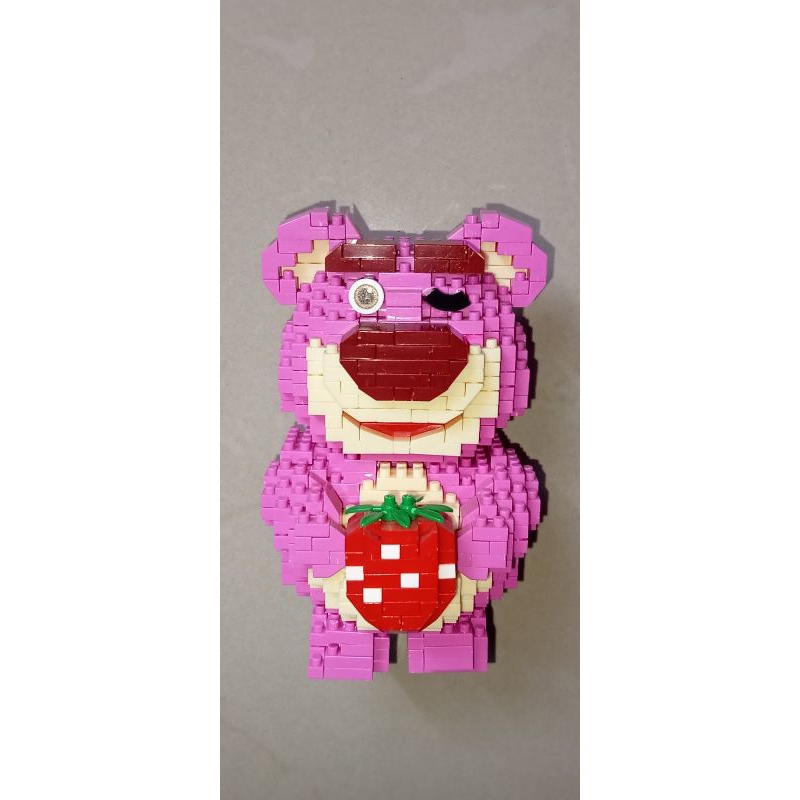 Lego lotso pajangan sudah jadi