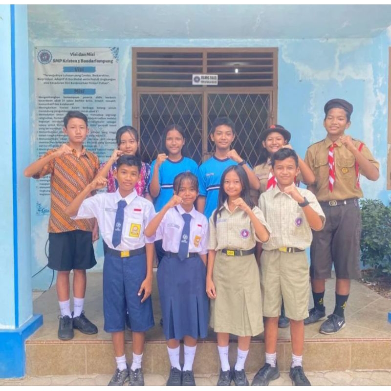 seragam Sekolah SMPK 5 LAMPUNG