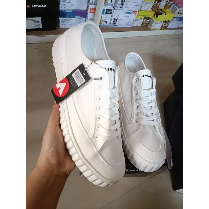 44 sports station clearance sale airwalk taleen white