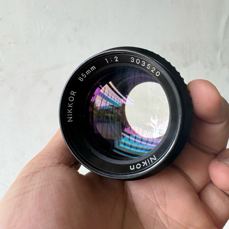 Nikon 85 f 2 Ai lensa analog lensa bokeh