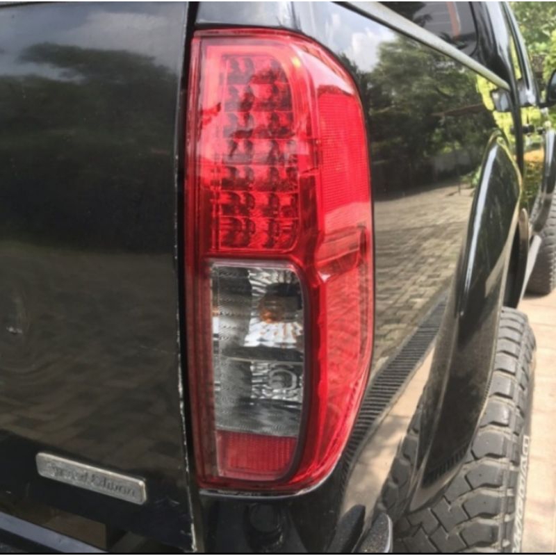 Stop Lamp Navara D40 2005 - 2012 Lampu Stop Navara D40 - Red Smoke
