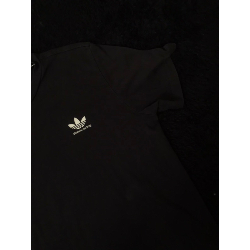 Adidas skateboarding tshirt second size L