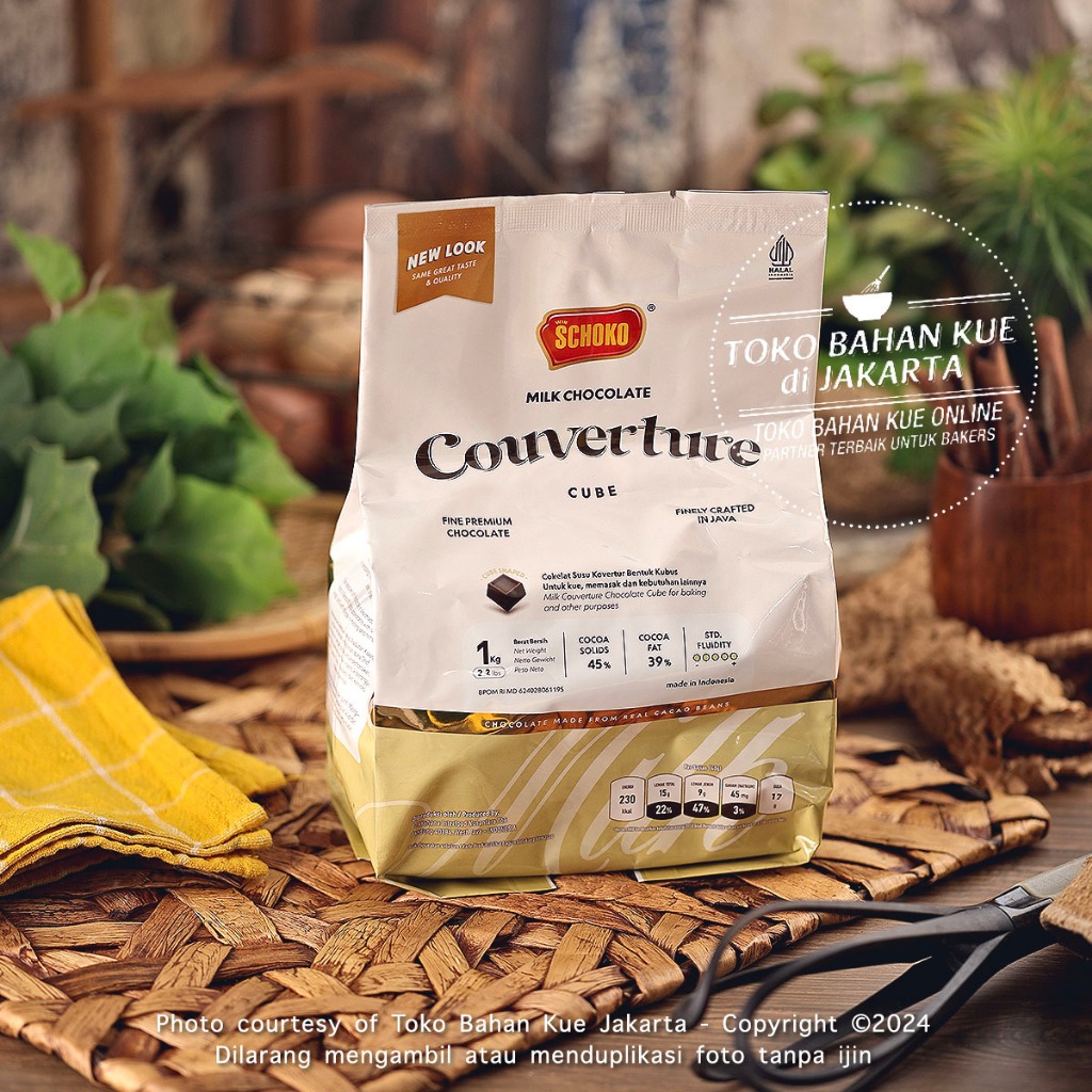 

Schoko MILK CUBE 1kg Chocolate Couverture Cokelat Dadu Susu Coklat Baking