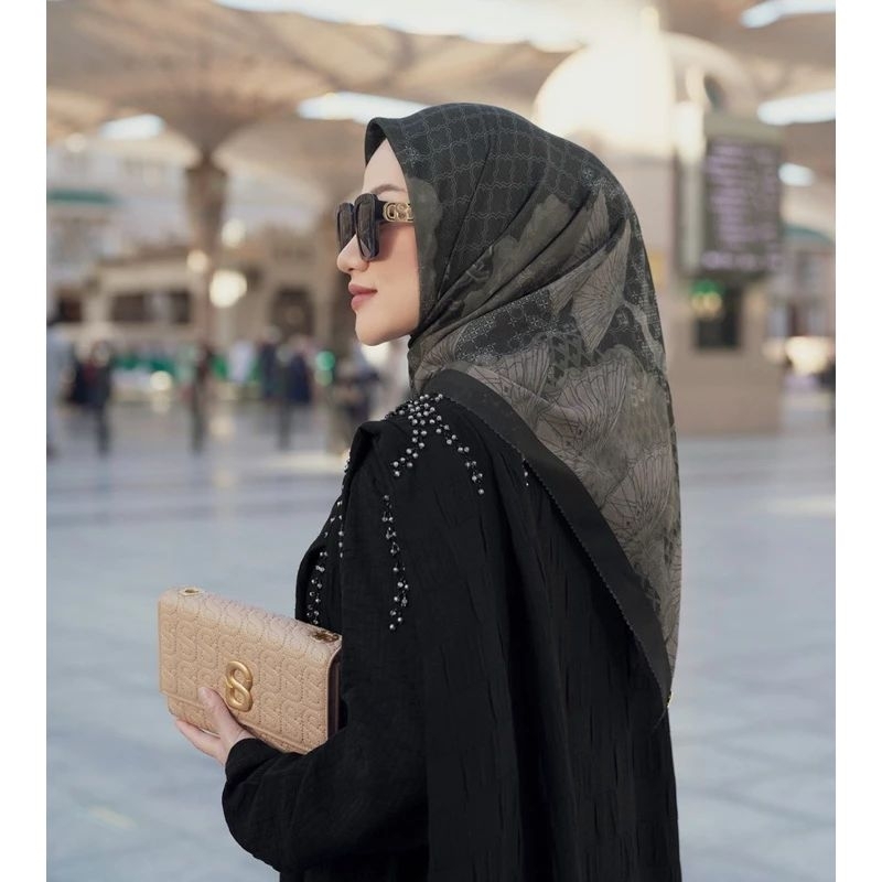 brave piano black mashrabiya dubai  series buttonscarves