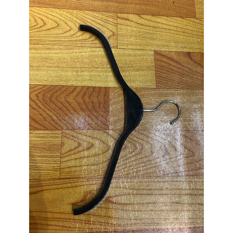 hanger kayu Zara plastik ( per pcs) / hanger Zara plastik plastik / zara plastik hitam / zara plasti