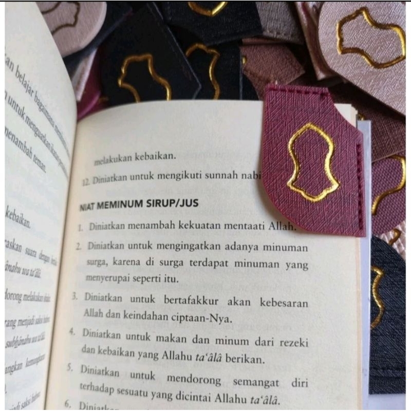 

Pembatas Buku Terompah