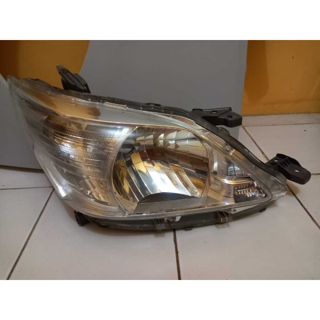 Headlamp Grand Innova 2012 Kanan