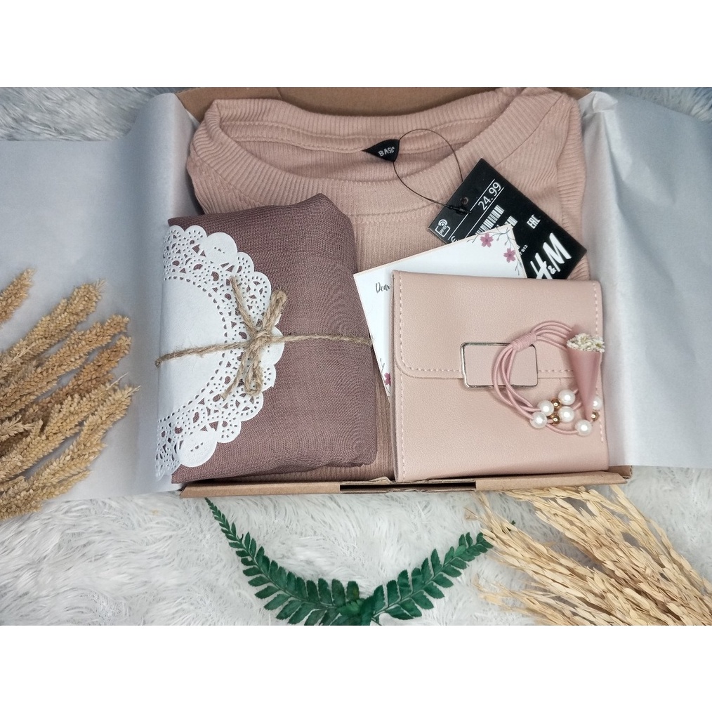 

Terbaru 12.12 Hampers Kaos cewek murah kado ulang tahun, wisuda dan anniversary murah
