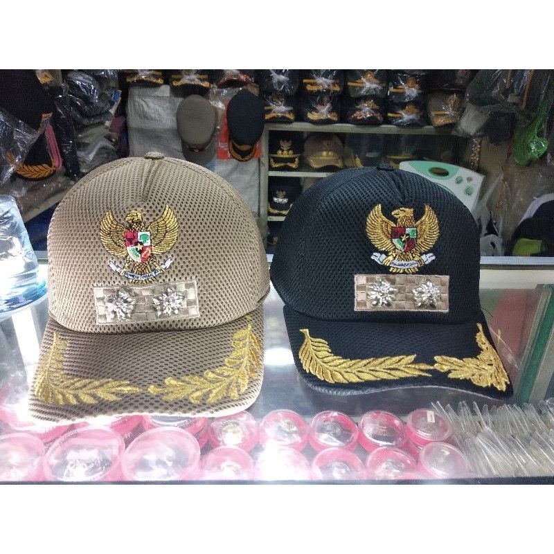 Topi Kades/Lurah