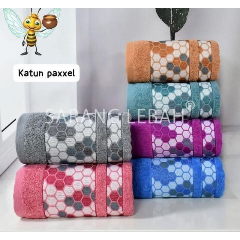 Handuk motif sarang lebah.