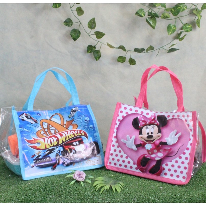 

TAS ULTAH GOODIE BAG FULL MIKA TRANSPARAN MUAT BENTO SNACK UK 25X18X20 (PXLXT) LANGSUNG KIRIM