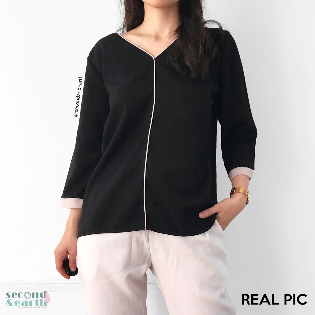 Vera Blouse (M) Atasan Kerja Wanita Blus Lengan Panjang V-Neck Hitam Polos Long Sleeve Blouse VNeck 