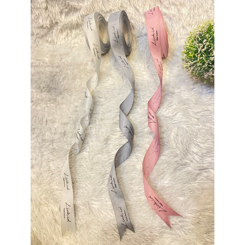 

Pita Grossgrain Lick.id lebar 2,5 cm (harga per meter)