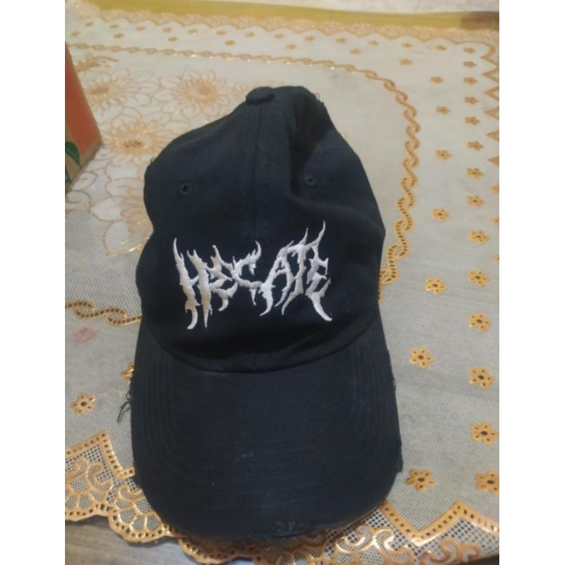 Topi "HECATE"