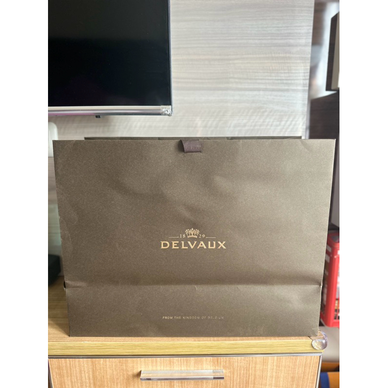 

Paperbag Delvaux Size Besar 44.5 x 35 x 19 cm