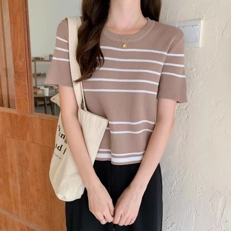 Atasan Crop Top Wanita / Kaos Bergaris Lengan Pendek