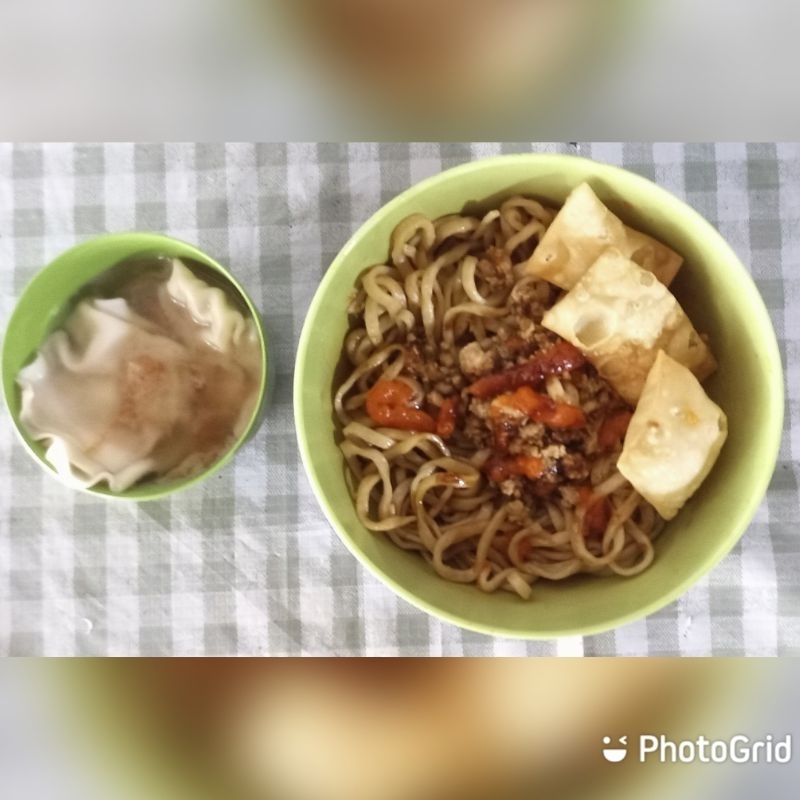 

Mie Ayam Pangsit