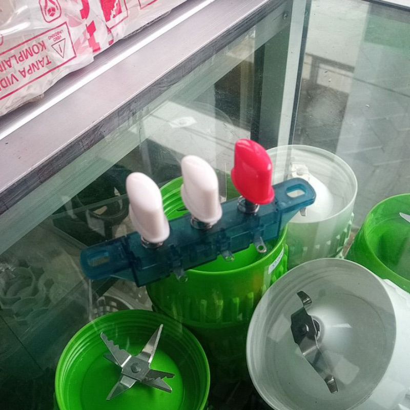 Saklar Kipas Angin 3 Tombol Maspion (Type 1)