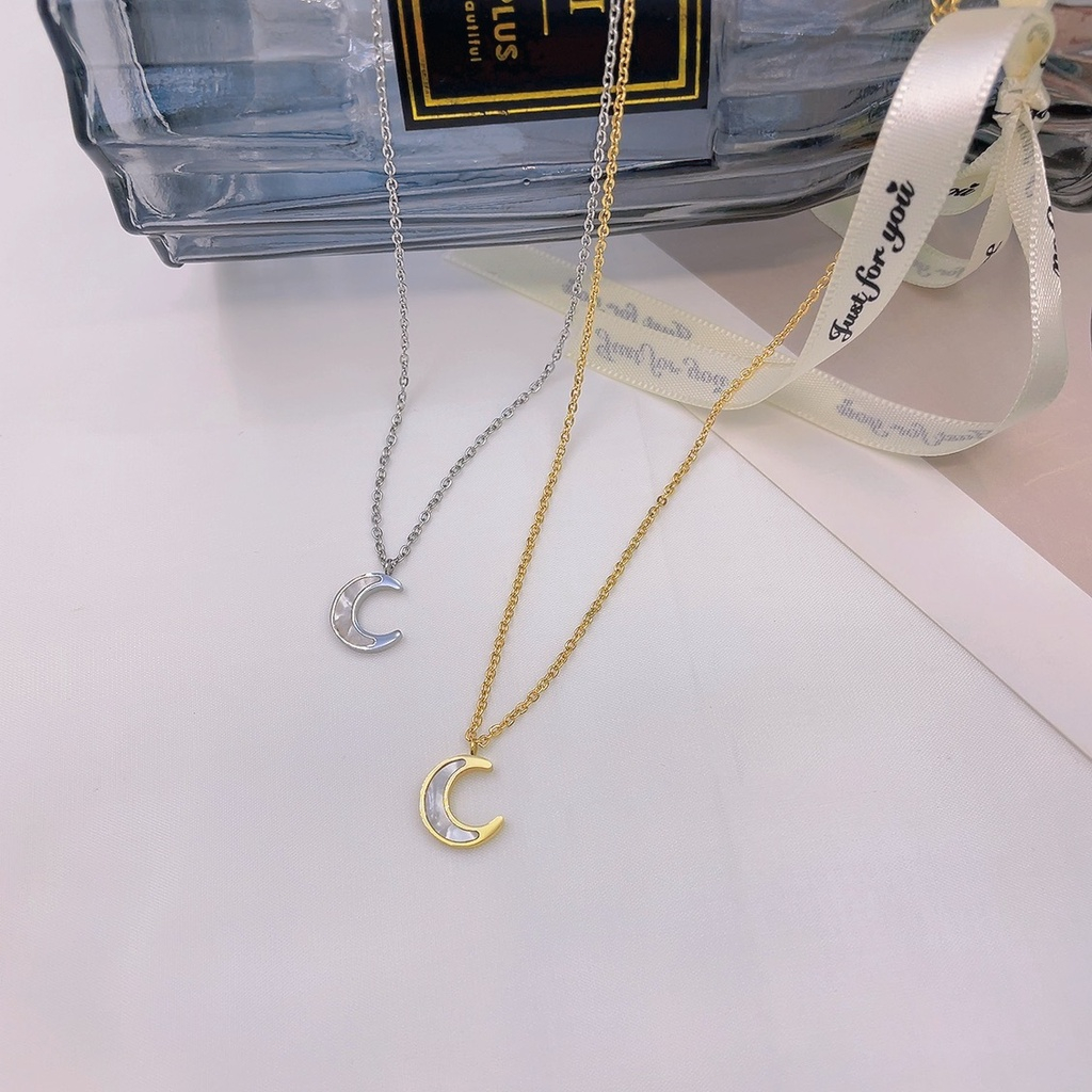 Kalung baja titanium sabit cangkang putih sweet moon yang baru dilapisi dengan rantai klavikula wani