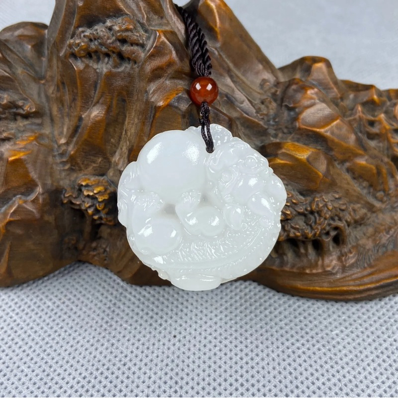 Natural Jadeite / Giok Feicui Liontin Ukir Pixiu