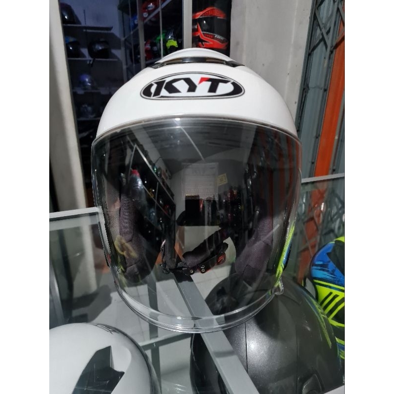 Helm KYT Kyoto bekas pakai