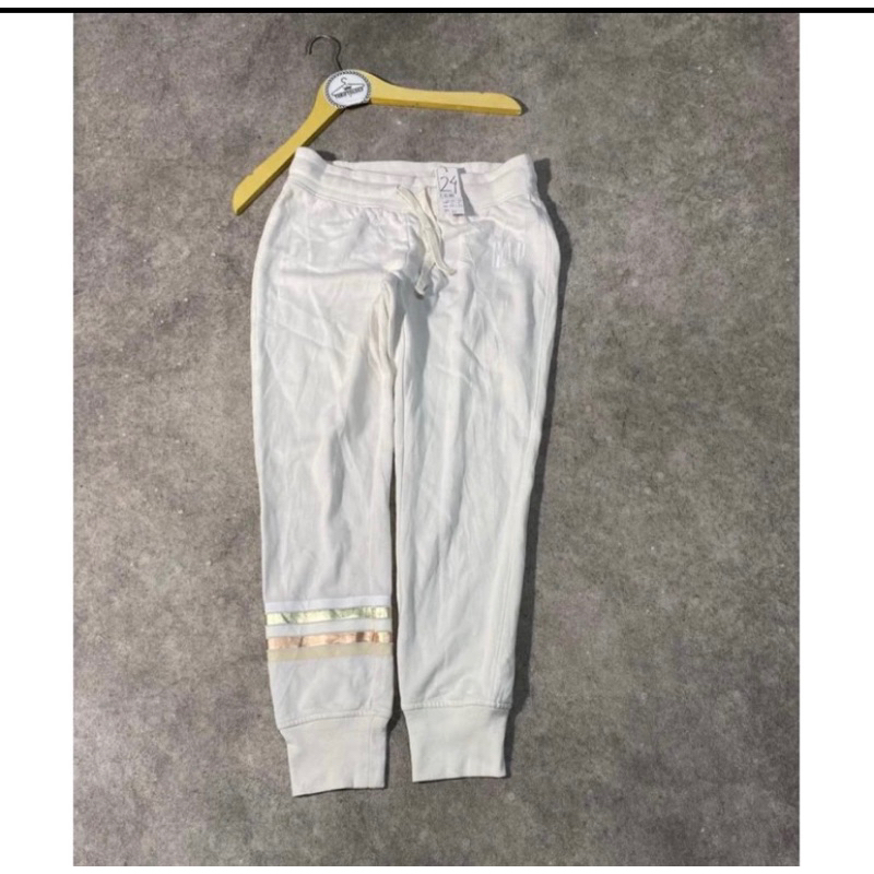 JEANS H&M kode C35 DAN JOGGERPANTS GAP PUTIH