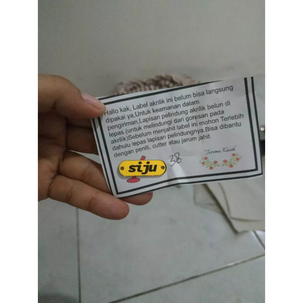 

LABEL HIJAB AKRILIK MIRROR TULISAN HITAM