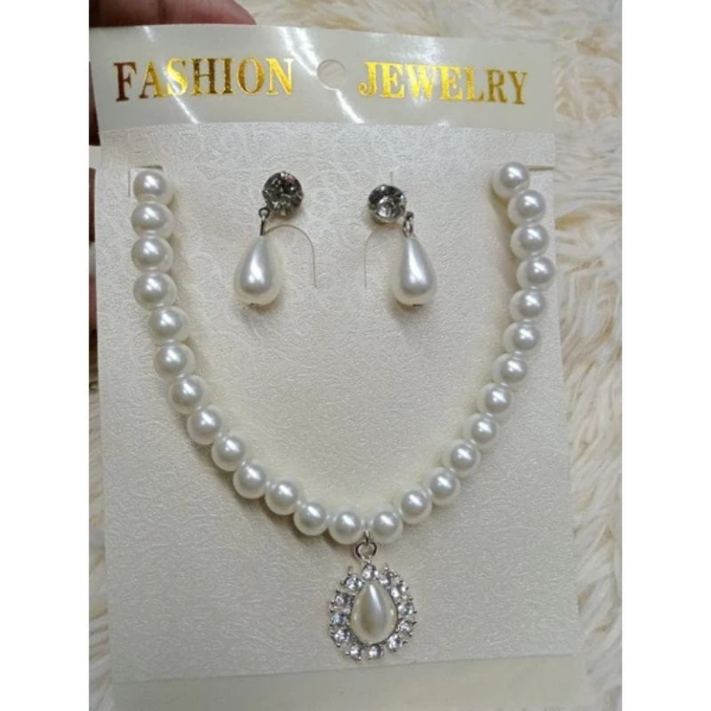 FAVORIT KALUNG MUTIARA SET ANTING/KALUNG MUTIARA UNTUK PESTA/KALUNG MUTIARA SATU SET ANTINGNYA