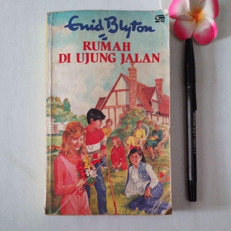 novel enid blyton Rumah Di Ujung Jalan preloved
