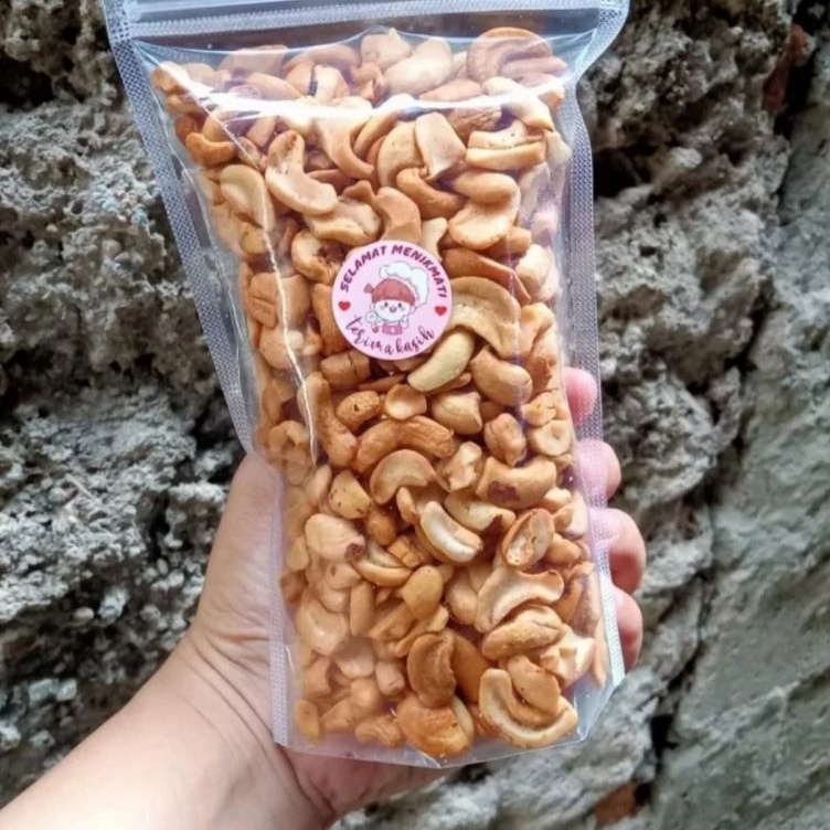 

Stok Banyak kacang Mede patahan 250 gram mateng