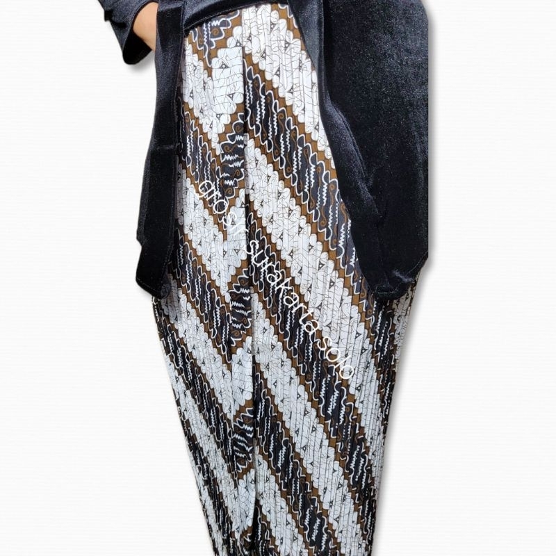 ROK PLISKET WIRU BATIK MOTIF PARANGSINTA