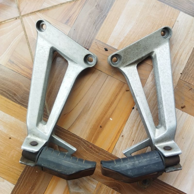 footstep belakang original Honda CBR 150r old karbu kpp thailand