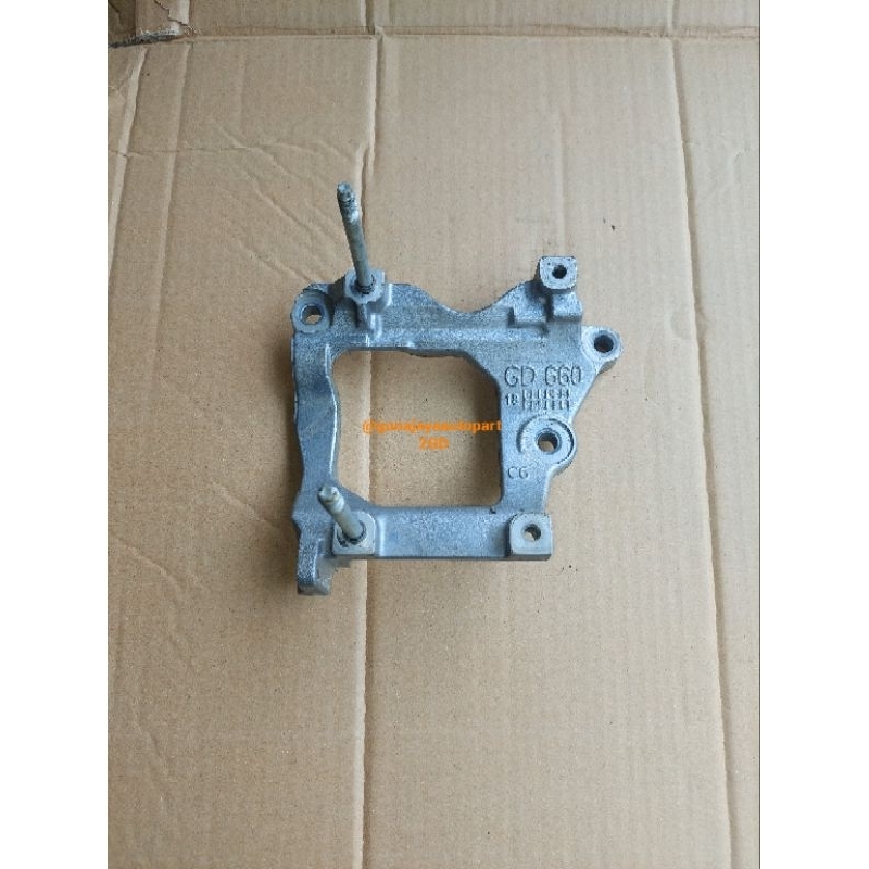 braket dudukan kompresor ac toyota kijang innova reborn fortuner vrz hilux revo diesel 2.4 2gd origi