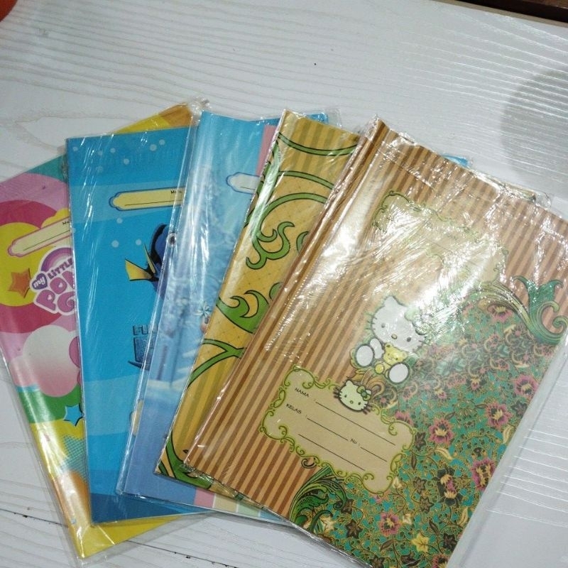 

Sampul Buku Kertas Karakter