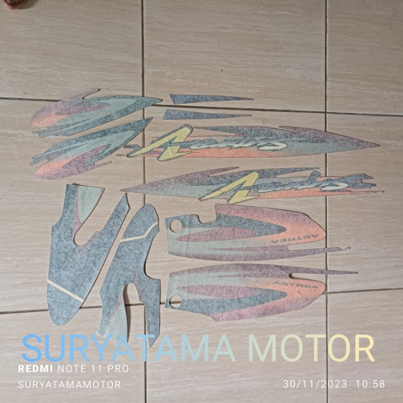 striping sticker lis body supra v merah original