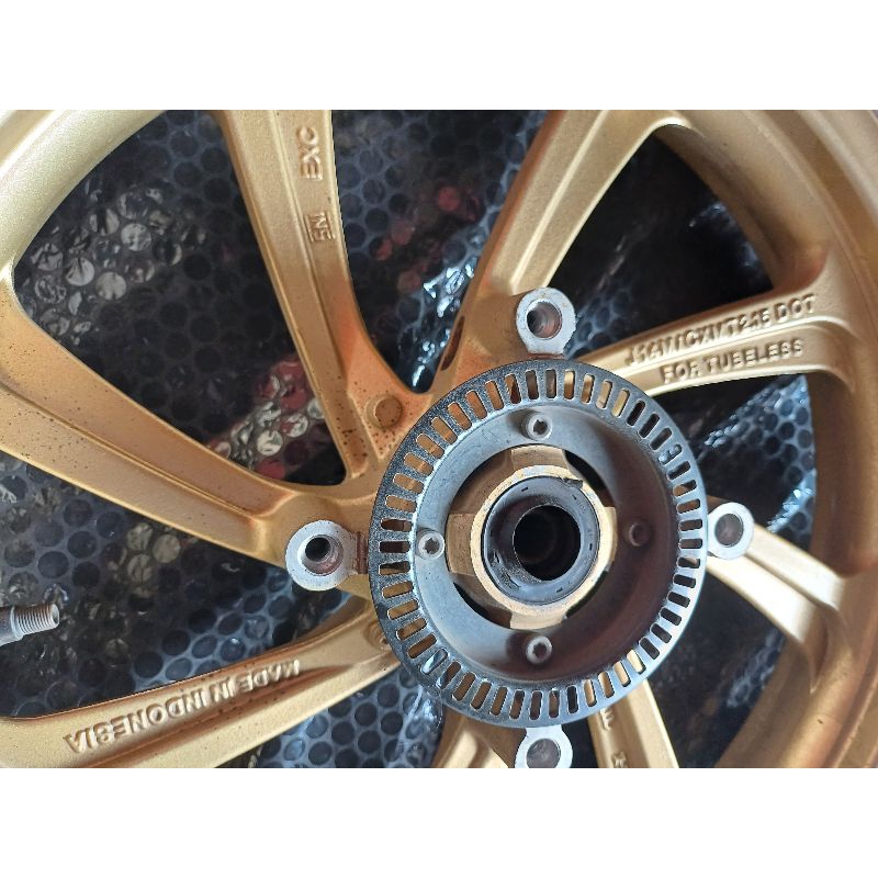 velg depan gold PCX 150CC original