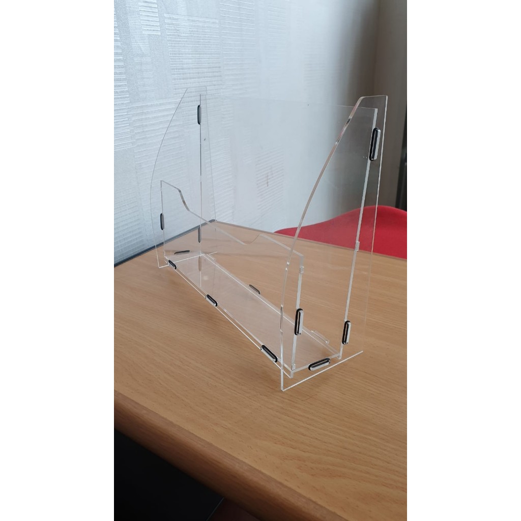 

AKRILIK TEMPAT BROSUR A4 BROCHURE HOLDER A4 FANCY LANDSCAPE 2MM - RAKIT