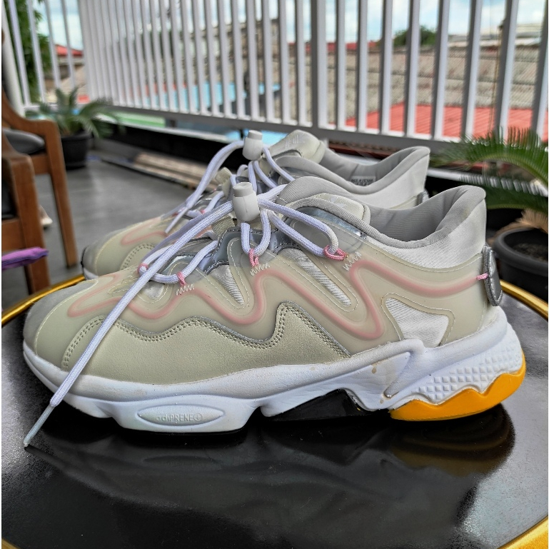 Sepatu Sneakers Adidas Ozweego Plus Chalk White Pink Size 42 Sepatu casual olahraga jogging Marathon