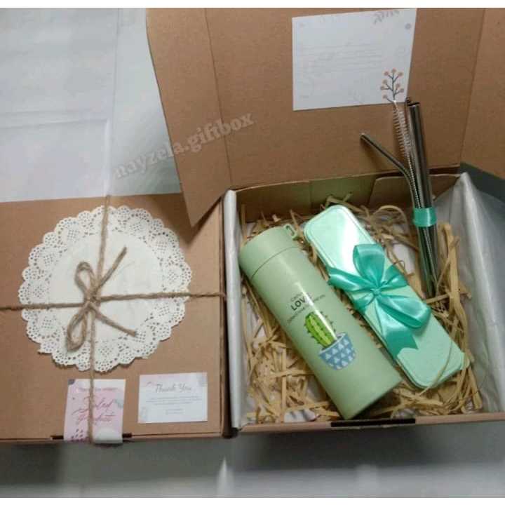 

Happiness_project HAMPERS CEWEK BOTOL MINUM KADO ULANG TAHUN CEWEK HADIAH PERNIKAHAN KADO WISUDA UNTUK CEWEK MURAH
