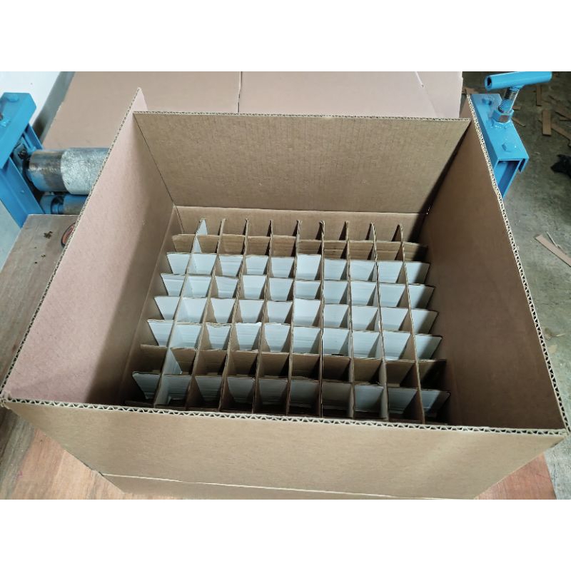 

Kardus packing farfum 30mm isi 50btl + partisi KMK/125 i