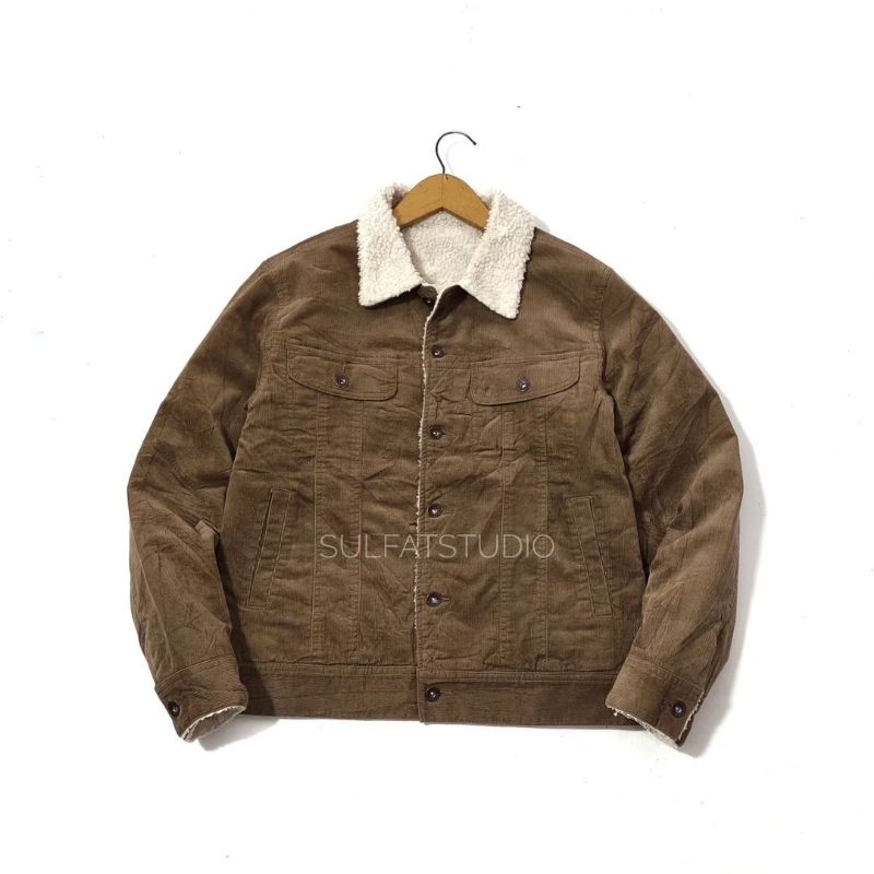 gu uniqlo corduroy sherpa trucker jacket