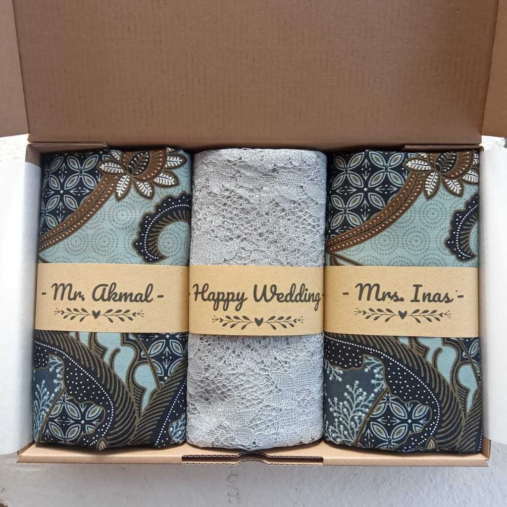 Hampers Kain Batik Sarimbit dan Brokat Label Nama Untuk Wedding atau Kenang-kenangan