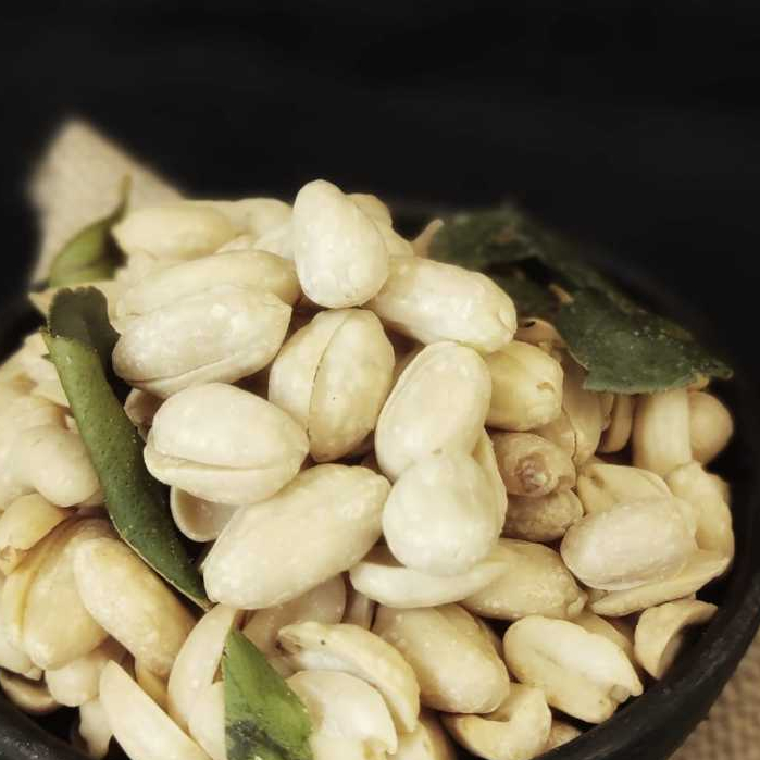 

KACANG BALI GURIH RENYAH EXTRA DAUN JERUK MERK TOPNUTZ 1KG