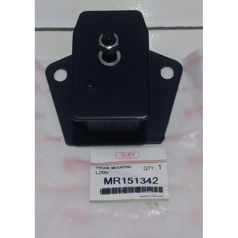 engine mounting RH kanan strada L200