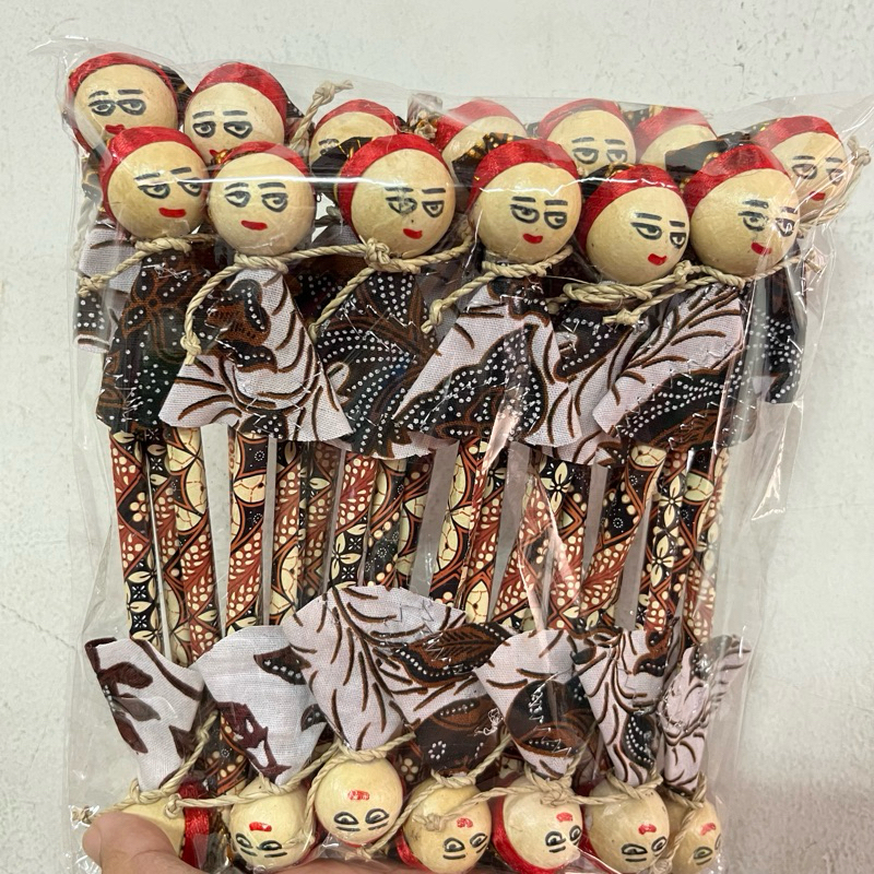 

Pensil Kayu Boneka Khas Jogja Kodian (isi 20pcs) oleh oleh souvenir Yogyakarta