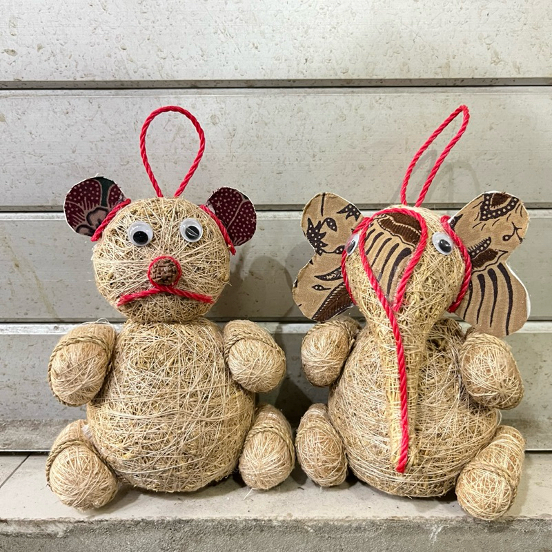 Aneka kerajinan akar wangi / boneka akar wangi