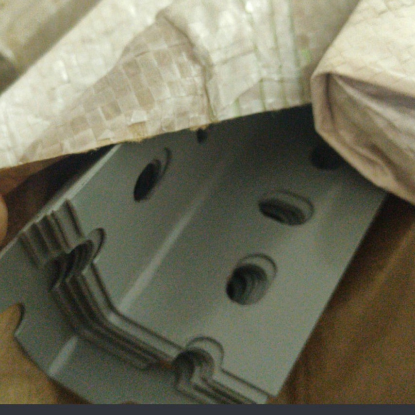 KODE IKQ690 Besi Siku Lubang / Siku Lobang panjang 3 Meter tebal 1,15mm