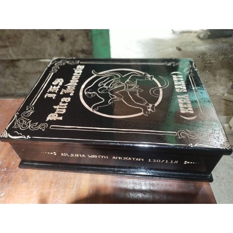 kotak besar iks/tempat buku/tempat penyimpanan/tempat baju sakral